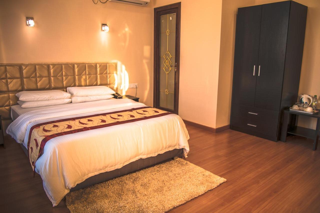 Hotel Abuharee Grand Addu City Exteriér fotografie