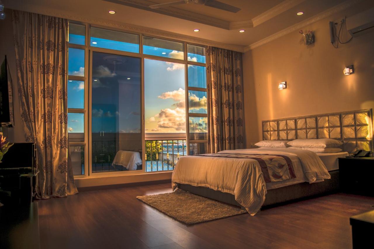 Hotel Abuharee Grand Addu City Exteriér fotografie