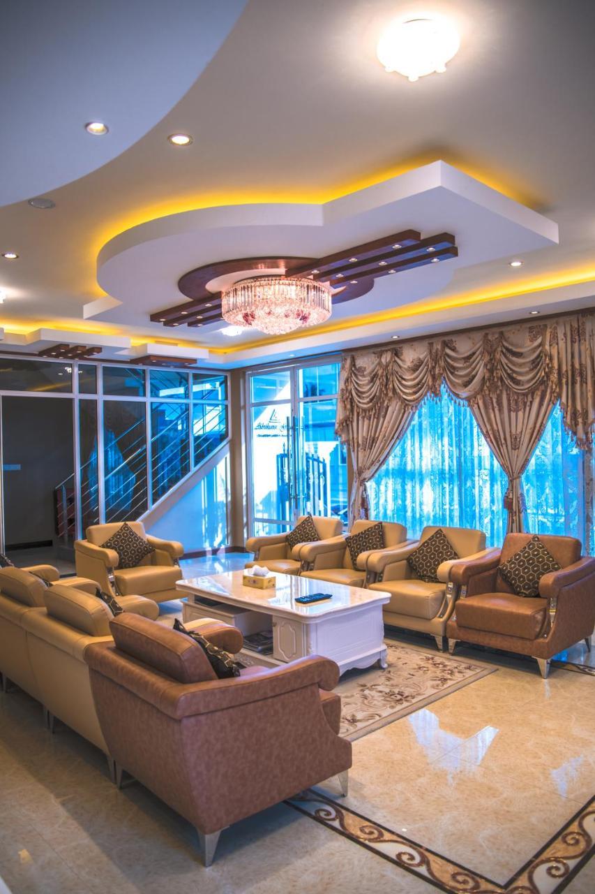 Hotel Abuharee Grand Addu City Exteriér fotografie